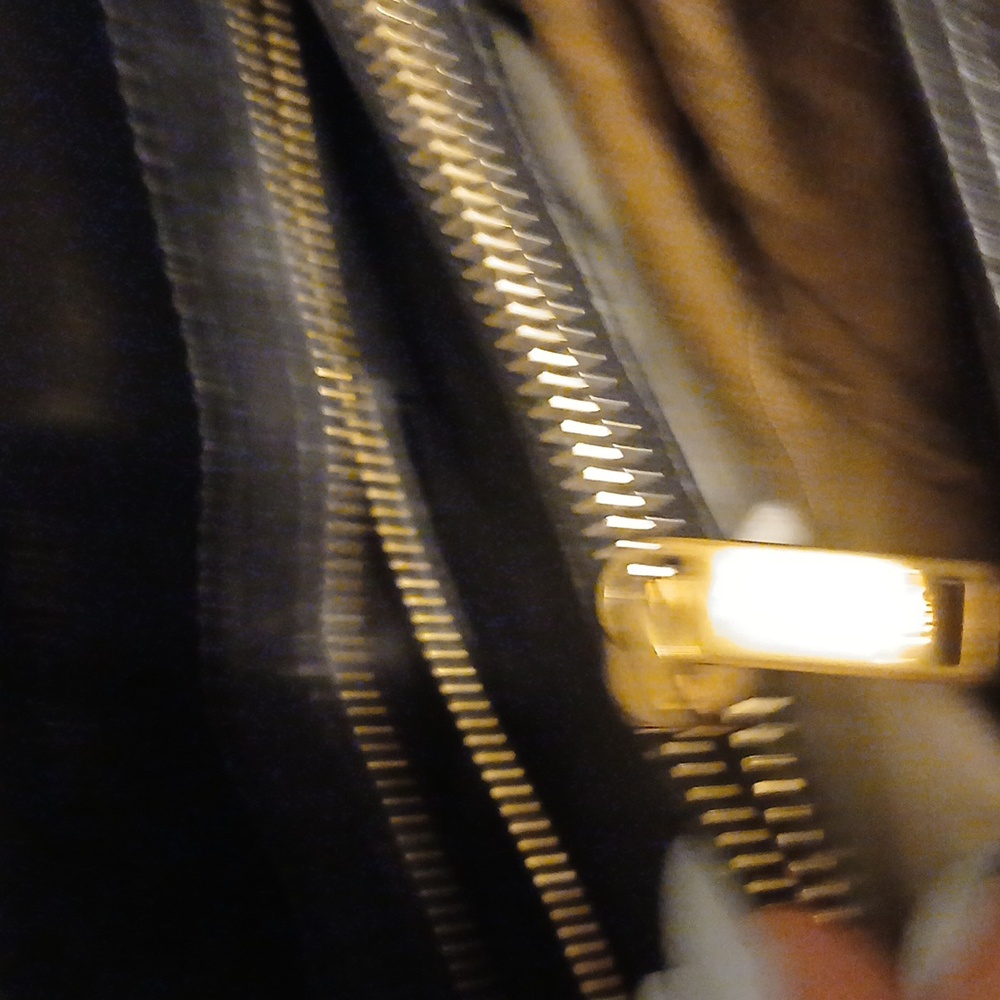 Yves Saint Laurent Black Leather Shoulder Bag with Gold Chain - Picture 5 of 8